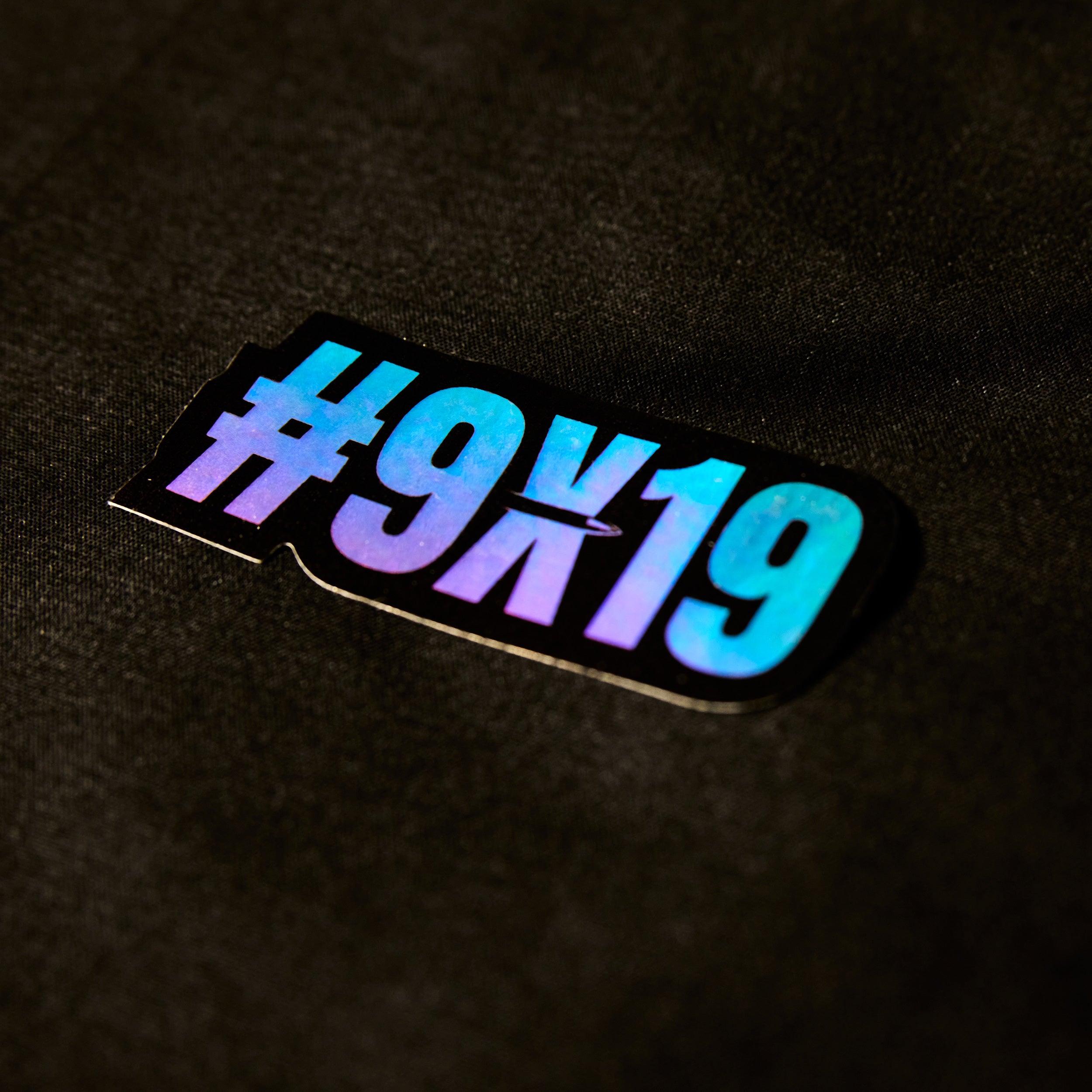 Sticker "#9x19" holographique
